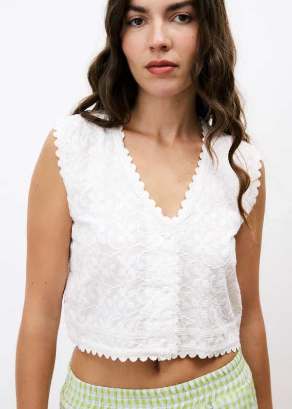 White Lace Sleeveless Cropped Top - Image 7