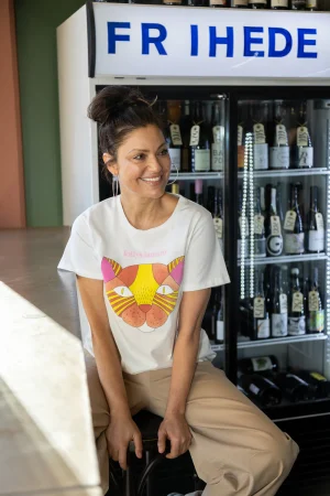 White Classic-Fit T-Shirt with Cat Print